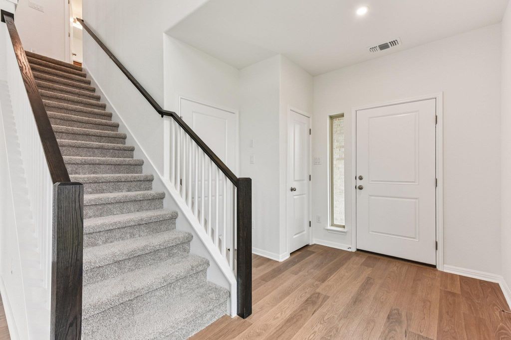 319 Dogvane CIR, Kyle, TX 78640