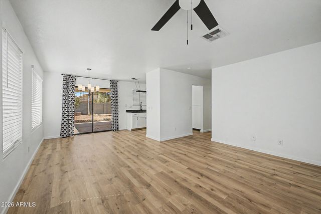 10715 W GLENROSA Avenue, Phoenix, AZ 85037