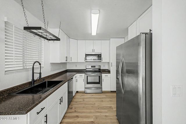 10715 W GLENROSA Avenue, Phoenix, AZ 85037