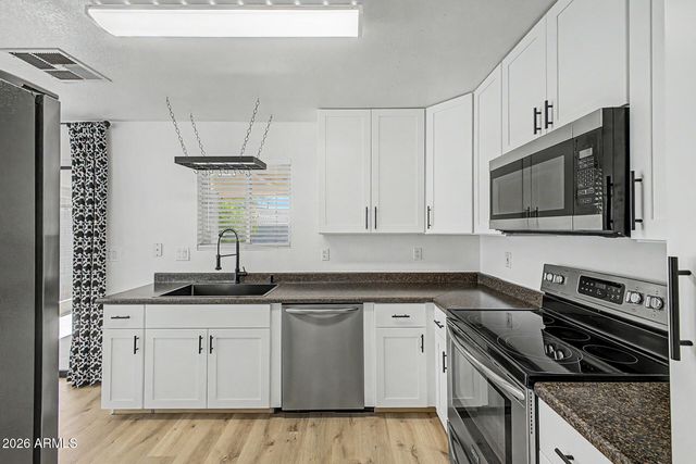 10715 W GLENROSA Avenue, Phoenix, AZ 85037