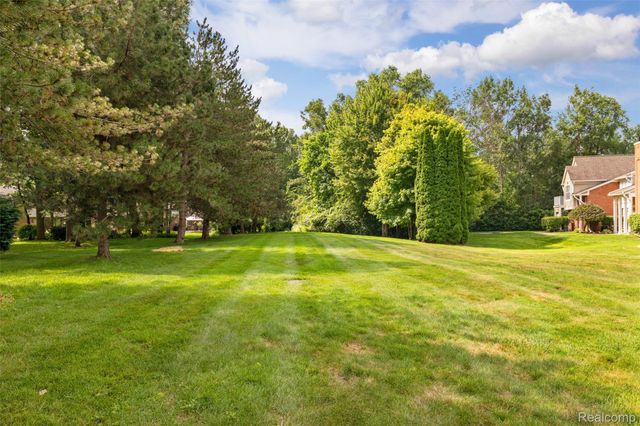 56472 Chesapeake Trail 71, Shelby Charter Township, MI 48316