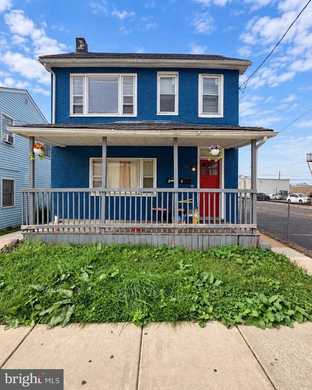 806 MARKET ST, MARCUS HOOK, PA 19061 — exterior