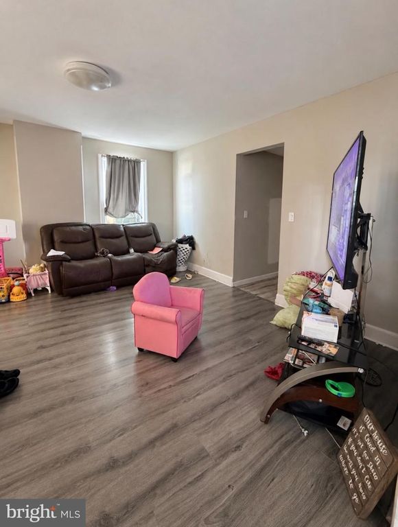 806 MARKET ST, MARCUS HOOK, PA 19061 — photo 2