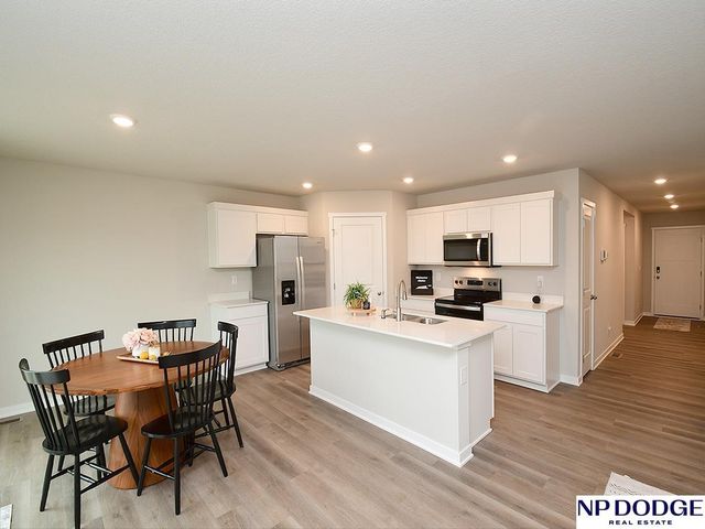 5402 N 187th Street, Elkhorn, NE 68022