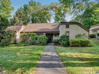 626 Heritage Village B, Southbury, CT 06488