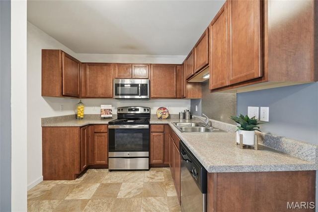 1831 Basston Drive, Maryland Heights, MO 63146