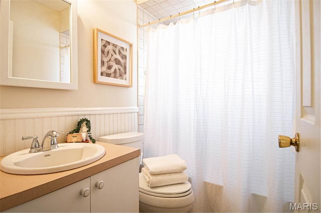 9105 Southview Lane, St Louis, MO 63123