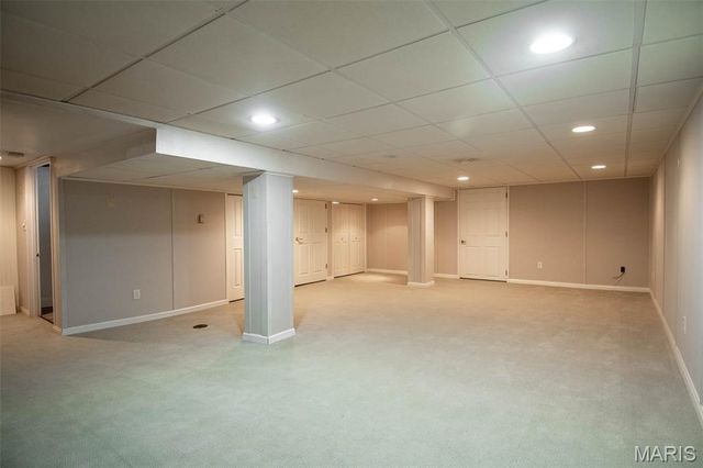 9105 Southview Lane, St Louis, MO 63123