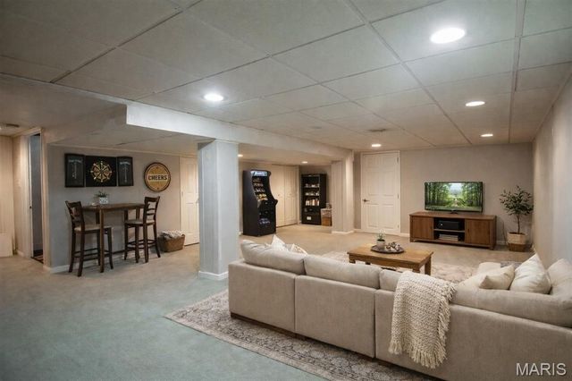 9105 Southview Lane, St Louis, MO 63123