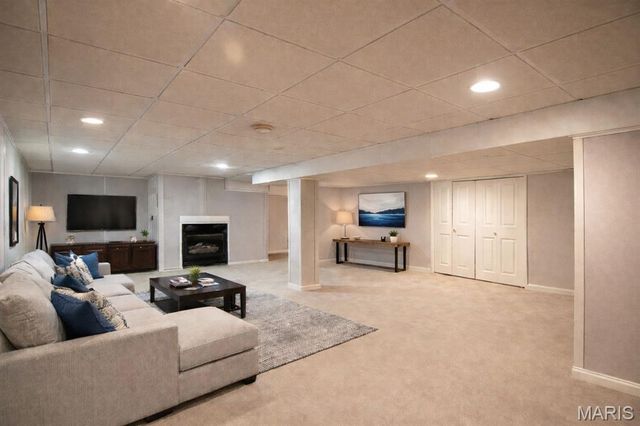 9105 Southview Lane, St Louis, MO 63123