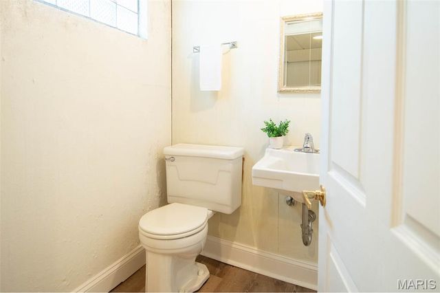 9105 Southview Lane, St Louis, MO 63123