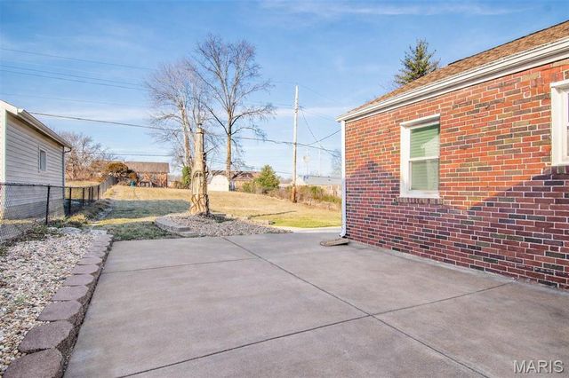 9105 Southview Lane, St Louis, MO 63123