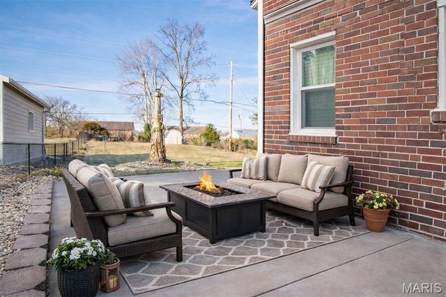 9105 Southview Lane, St Louis, MO 63123