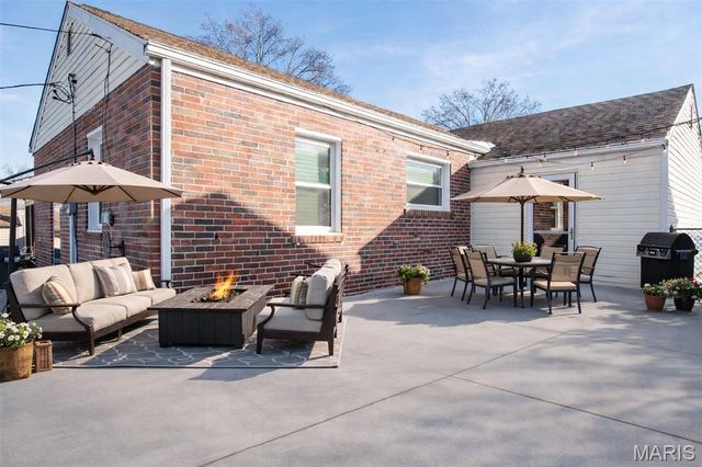 9105 Southview Lane, St Louis, MO 63123