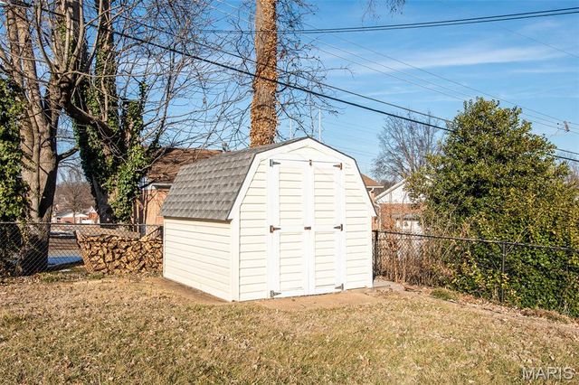 9105 Southview Lane, St Louis, MO 63123