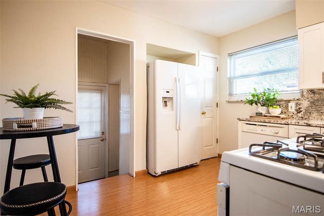 9105 Southview Lane, St Louis, MO 63123