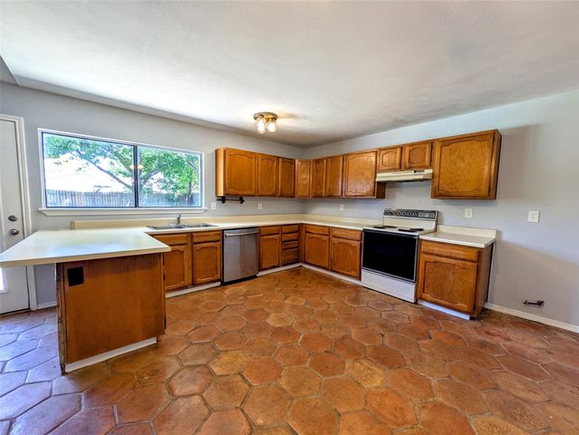 2301 Villanova Street, Arlington, TX 76018
