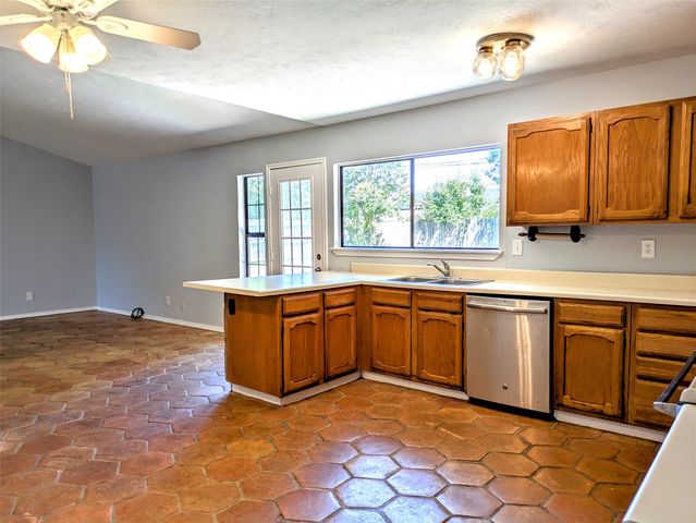 2301 Villanova Street, Arlington, TX 76018