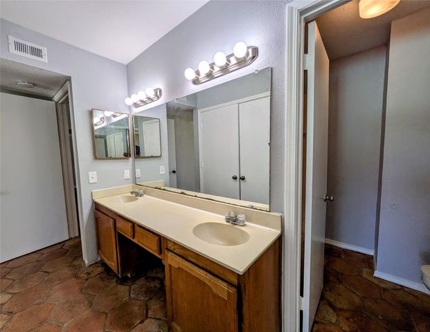 2301 Villanova Street, Arlington, TX 76018