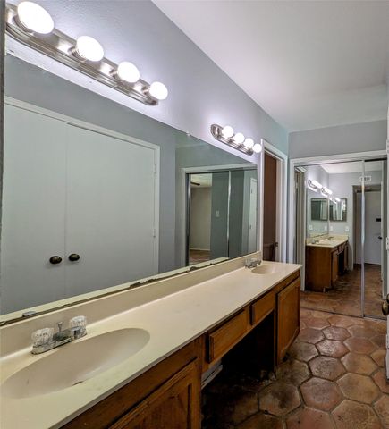 2301 Villanova Street, Arlington, TX 76018