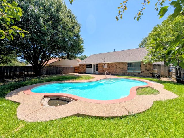 2301 Villanova Street, Arlington, TX 76018