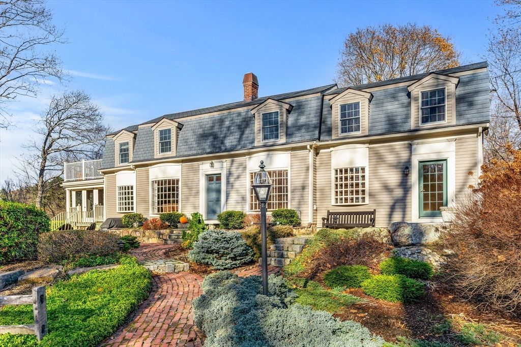 8 Preston Pl, Beverly, MA 01915