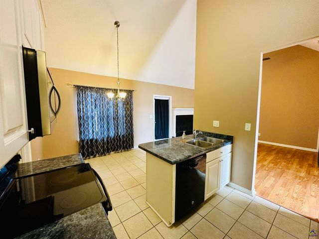 108 Holbeck Ct, Warner Robins, GA 31088