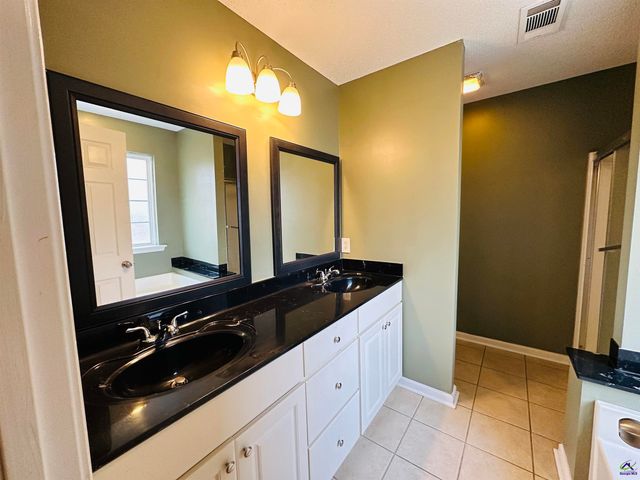 108 Holbeck Ct, Warner Robins, GA 31088