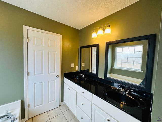 108 Holbeck Ct, Warner Robins, GA 31088