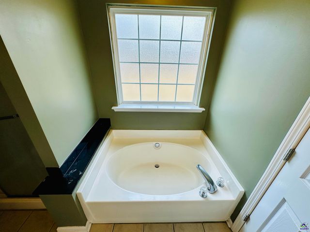 108 Holbeck Ct, Warner Robins, GA 31088