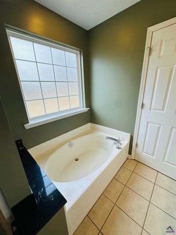 108 Holbeck Ct, Warner Robins, GA 31088