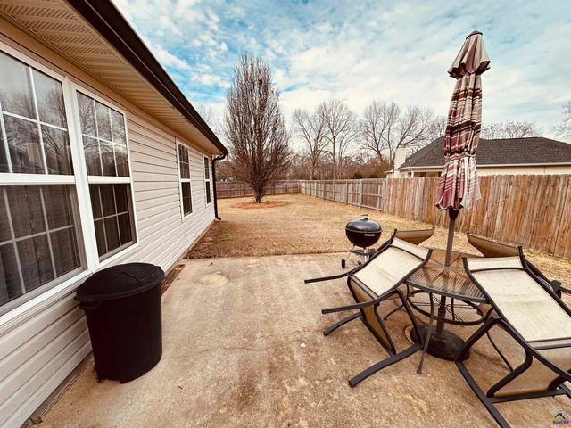 108 Holbeck Ct, Warner Robins, GA 31088