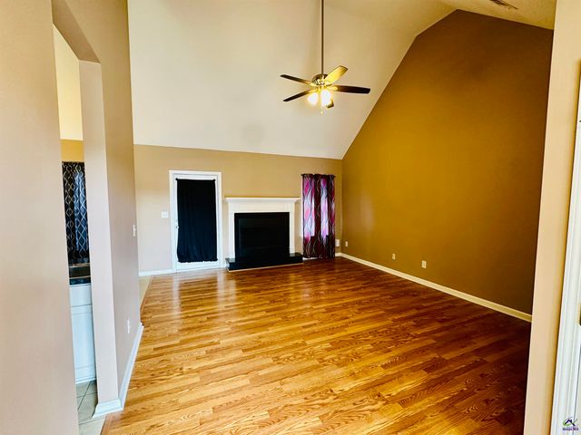 108 Holbeck Ct, Warner Robins, GA 31088