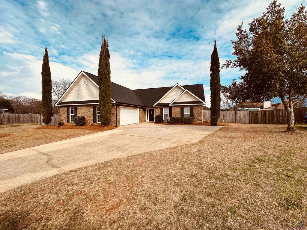 108 Holbeck Ct, Warner Robins, GA 31088