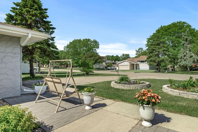 13994 Holyoke Court, Apple Valley, MN 55124