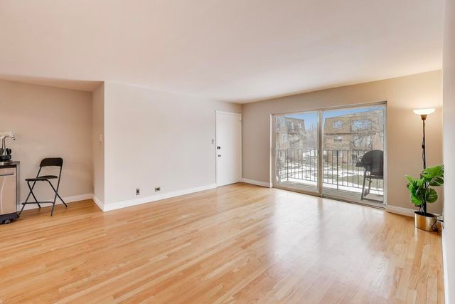 9420 Bay Colony Drive 2E, Des Plaines, IL 60016