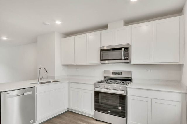 426 Lakeshore Court, St. Charles, IL 60174