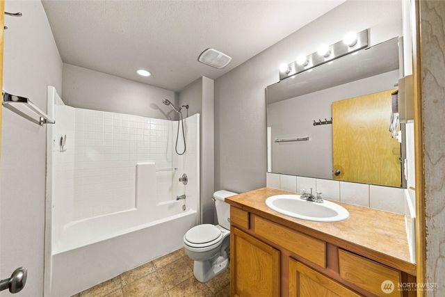 17925 73rd Avenue E, Puyallup, WA 98375