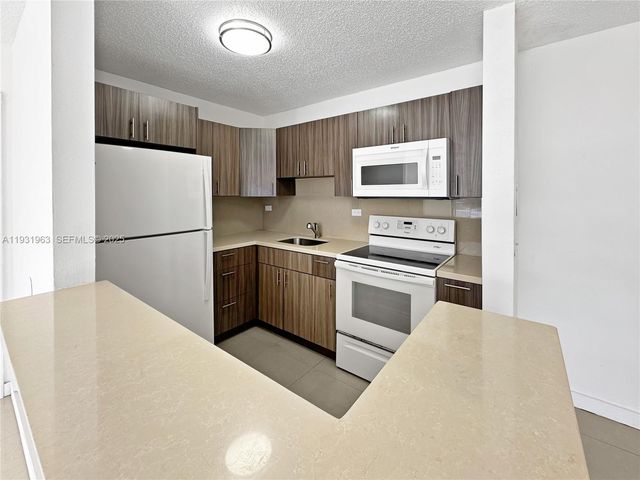 7000 NW 179th St 110, Hialeah, FL 33015