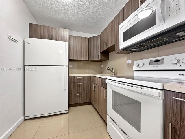 7000 NW 179th St 110, Hialeah, FL 33015