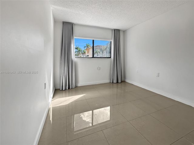 7000 NW 179th St 110, Hialeah, FL 33015