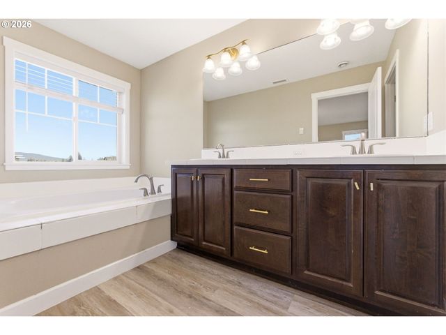 9600 Ne 163RD Ct, Vancouver, WA 98682