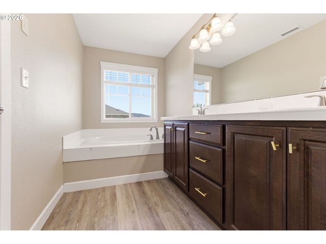 9600 Ne 163RD Ct, Vancouver, WA 98682