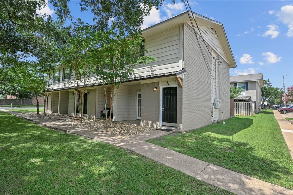 1406 Summit Street A, College Station, TX 77845 — photo 2