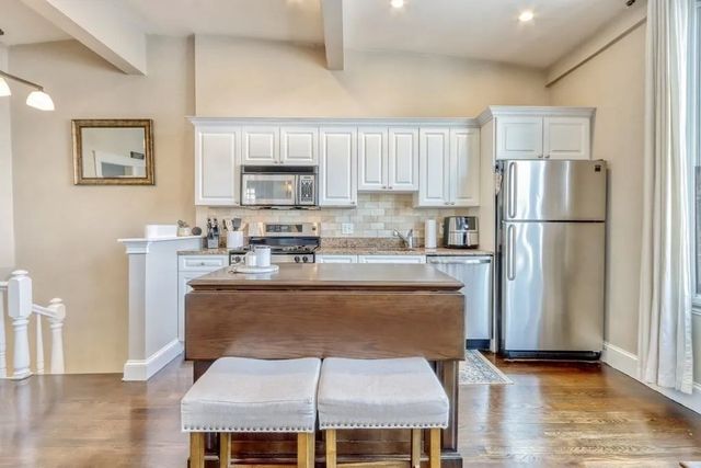 439 W 4th St 3, Boston, MA 02127