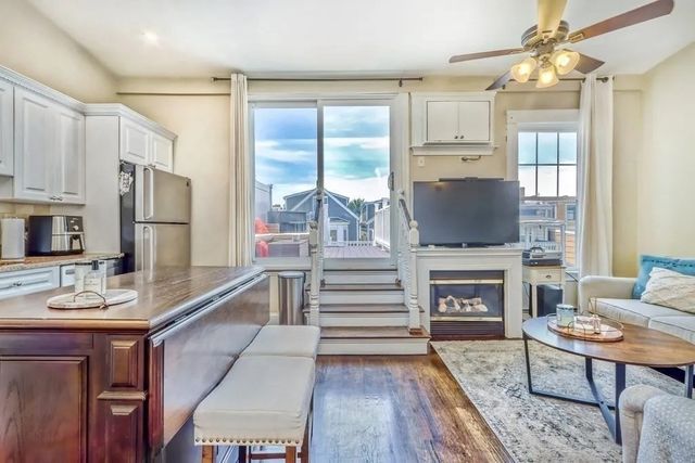 439 W 4th St 3, Boston, MA 02127