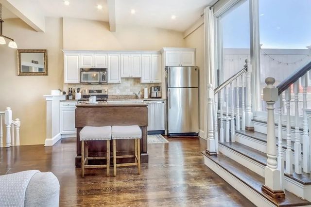 439 W 4th St 3, Boston, MA 02127