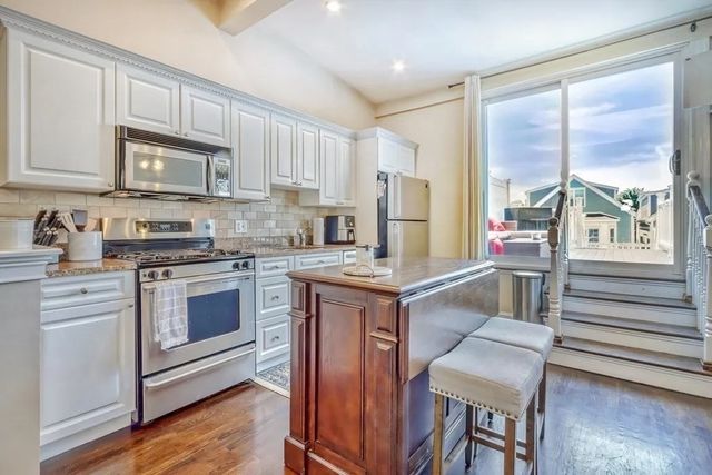 439 W 4th St 3, Boston, MA 02127