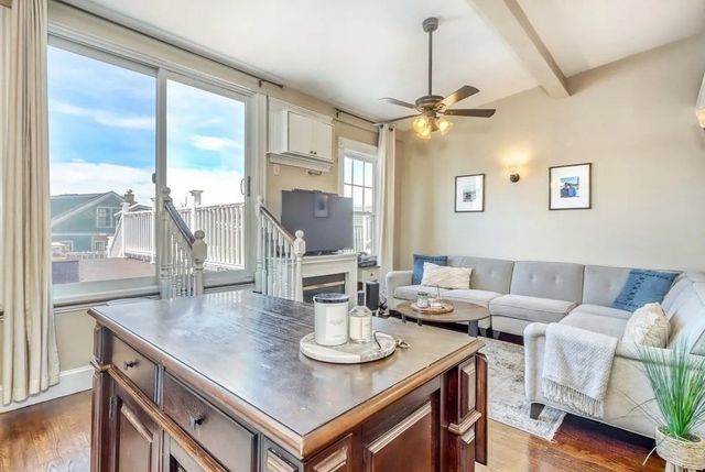 439 W 4th St 3, Boston, MA 02127