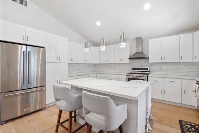 17713 Bullock St, Encino, CA 91316